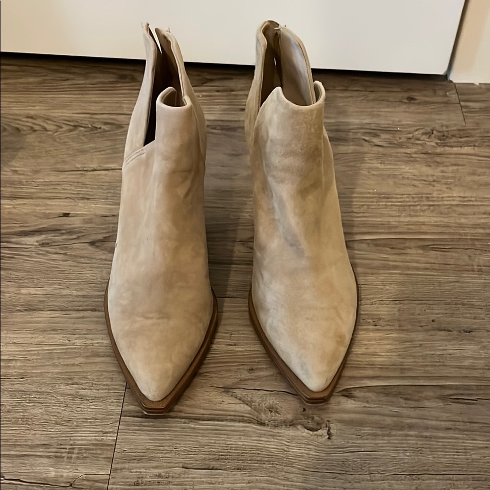Elegant Tan Vince Camuto Suede Women's Ankle Boots